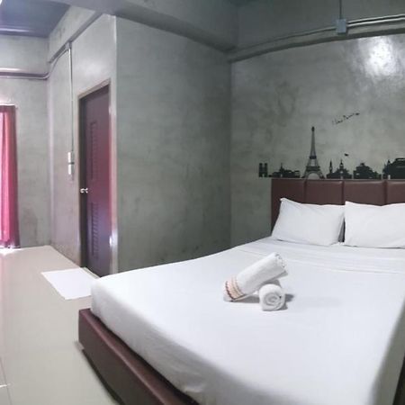 Kp Place Лопбури Экстерьер фото